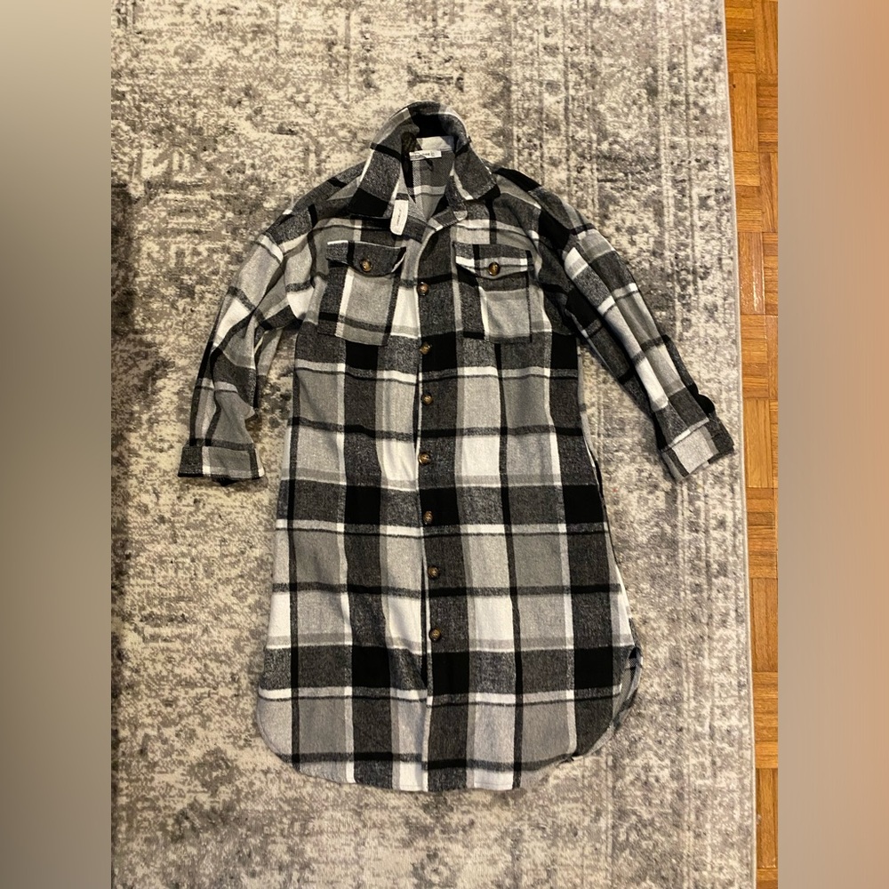 Daphne Lo Women’s Shacket Size small. Perfect condition!